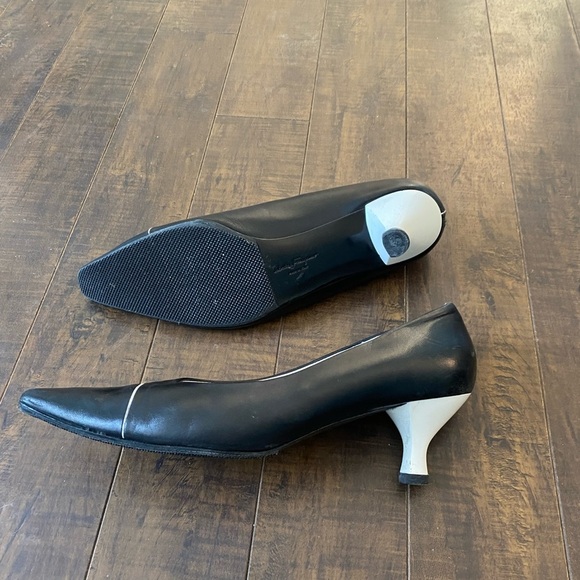 Salvador Ferragamo Black kitten heels - Picture 2 of 13